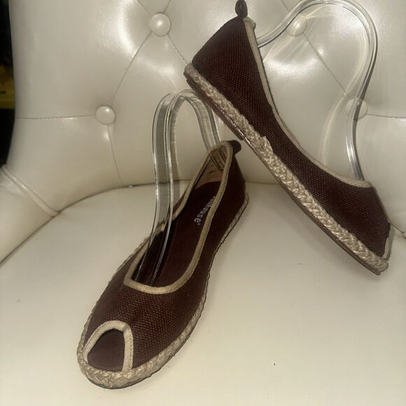 NEW Dollhouse Brown Canvas Peep Toe Flat Shoe Size 6 Slip On Ballet Flat Shoes - Picture 1 of 7